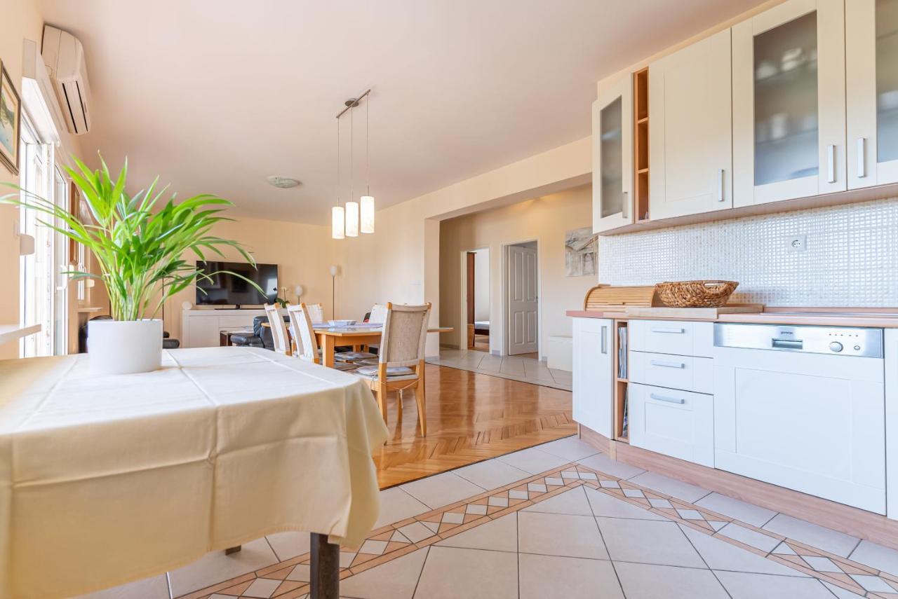 Apartment Luno Kaštela エクステリア 写真
