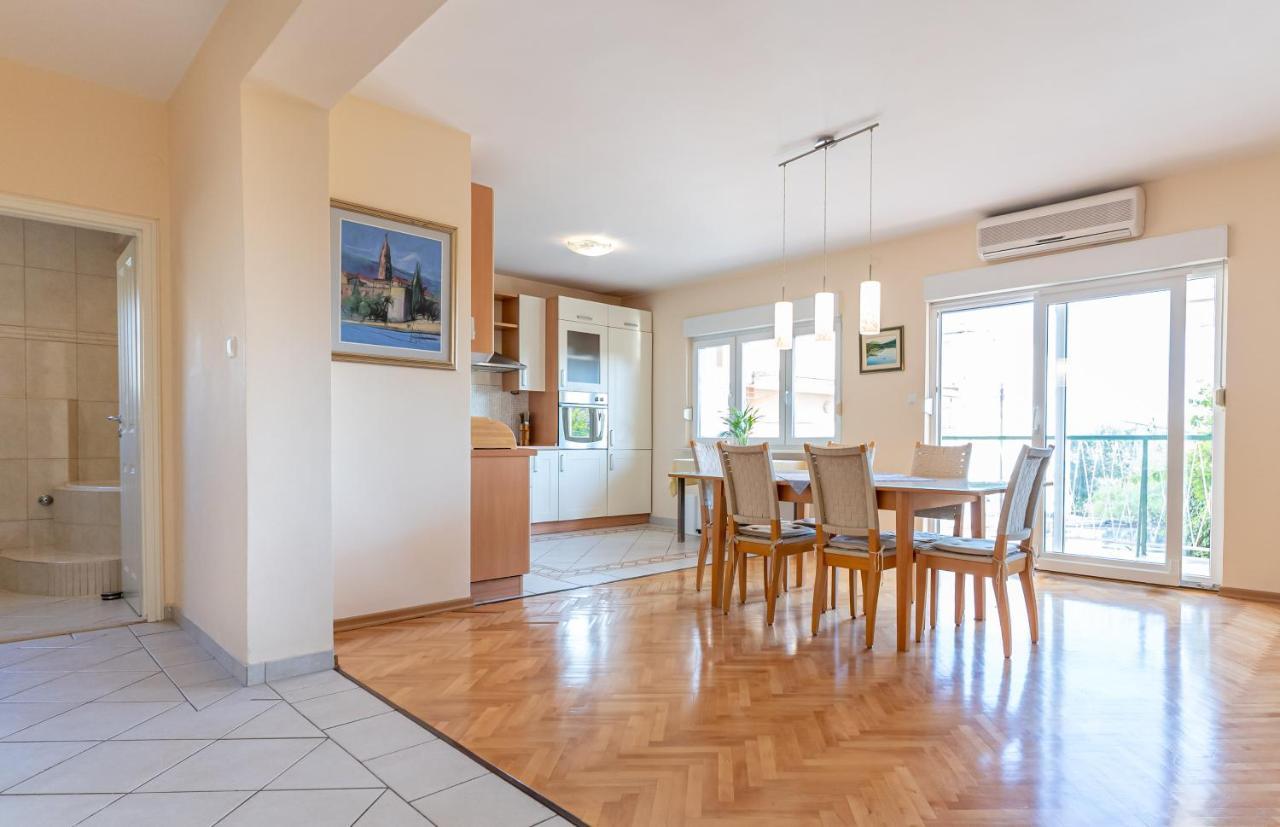 Apartment Luno Kaštela エクステリア 写真