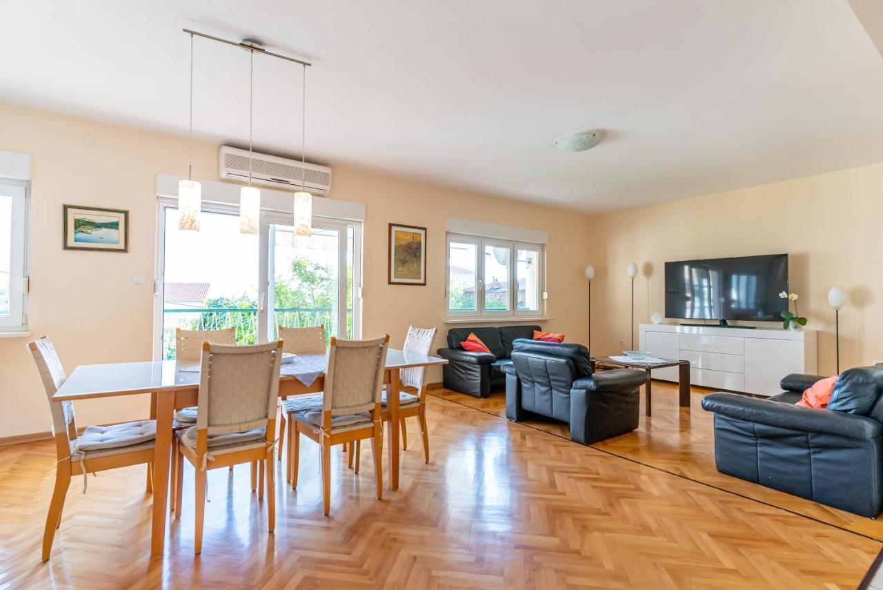 Apartment Luno Kaštela エクステリア 写真