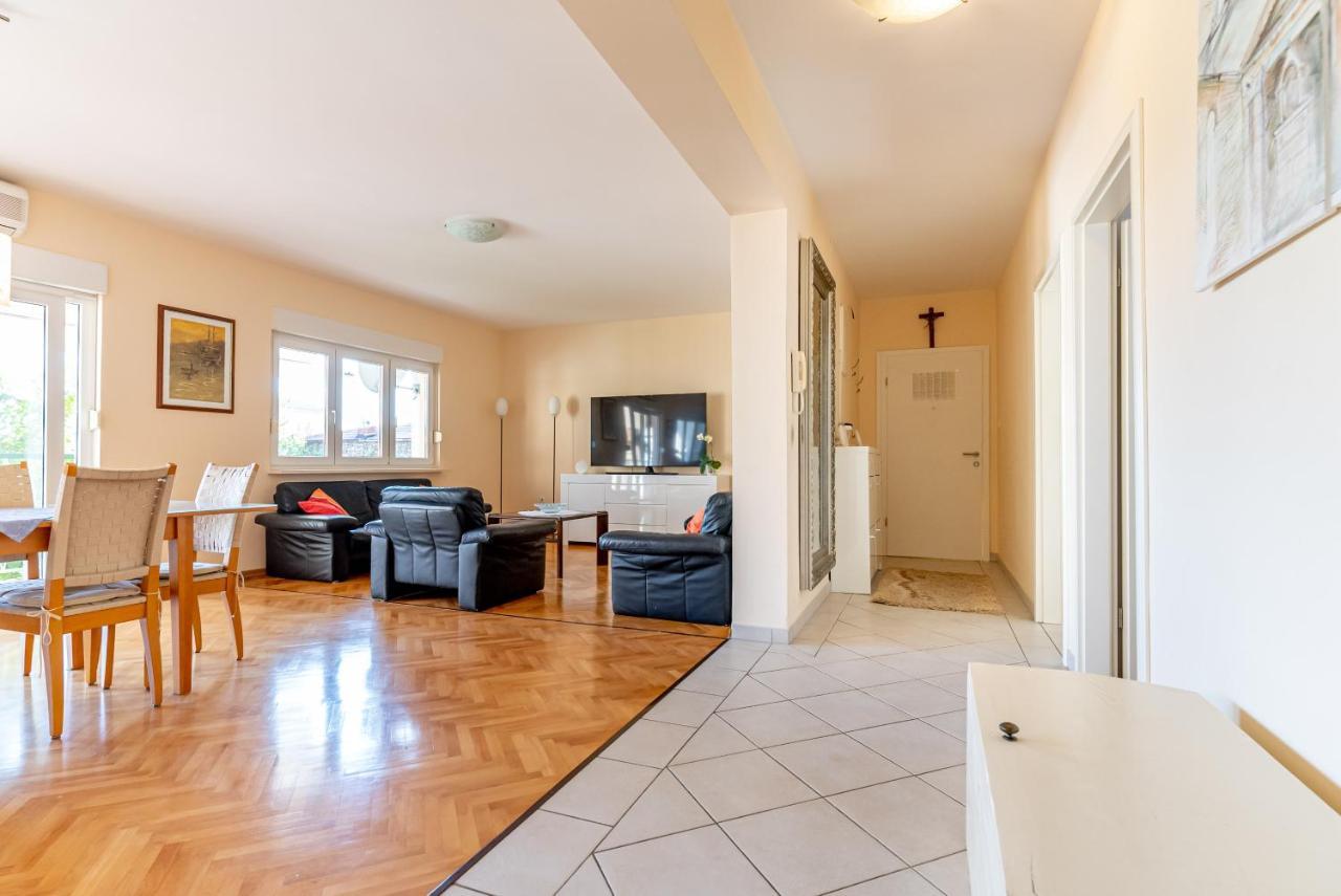 Apartment Luno Kaštela エクステリア 写真