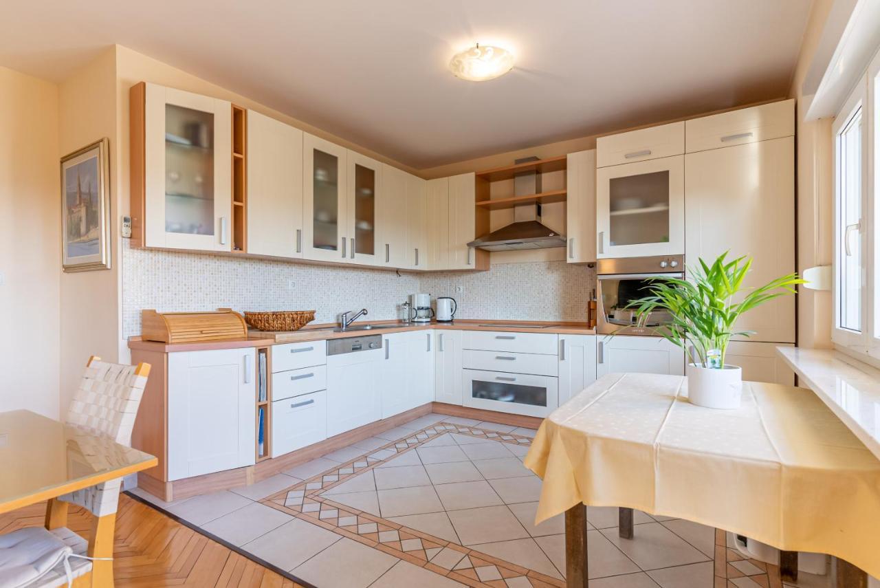 Apartment Luno Kaštela エクステリア 写真